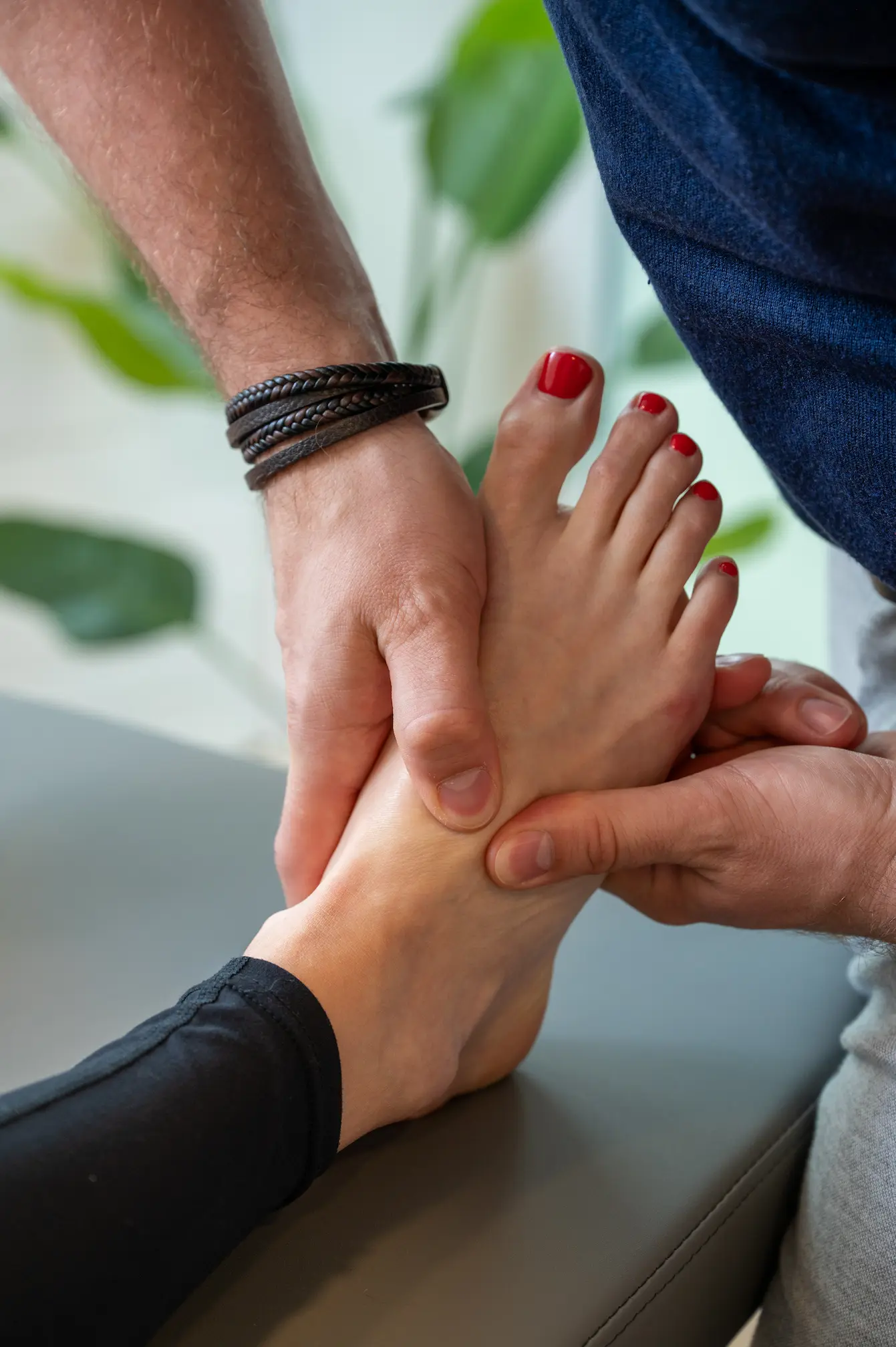 Manuelle Therapie: Mobilisation des Fußes und Sprunggelenks